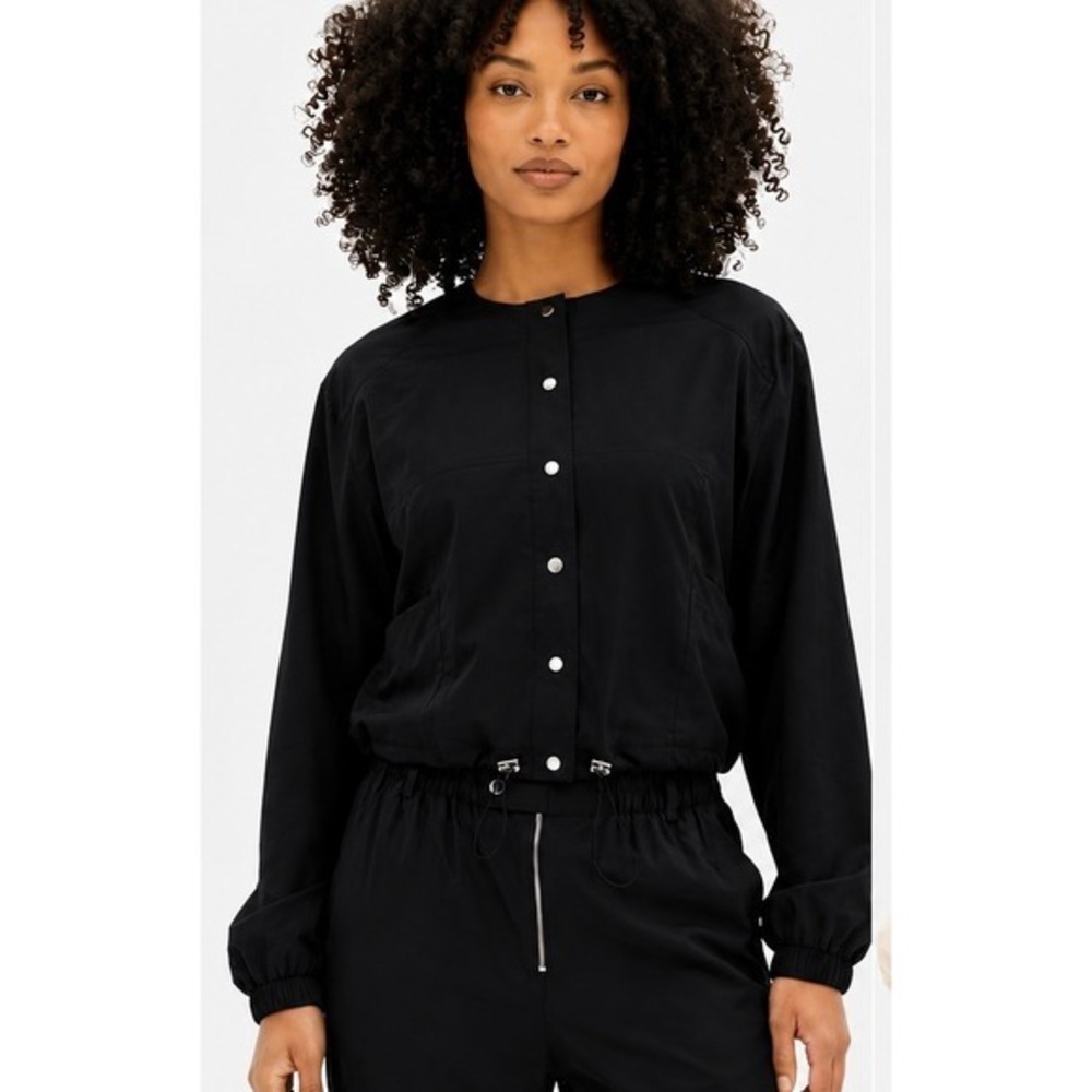 Girlfriend Collective Black Windbreaker Jacket Snap Front Drawstring Hem NWT Lg